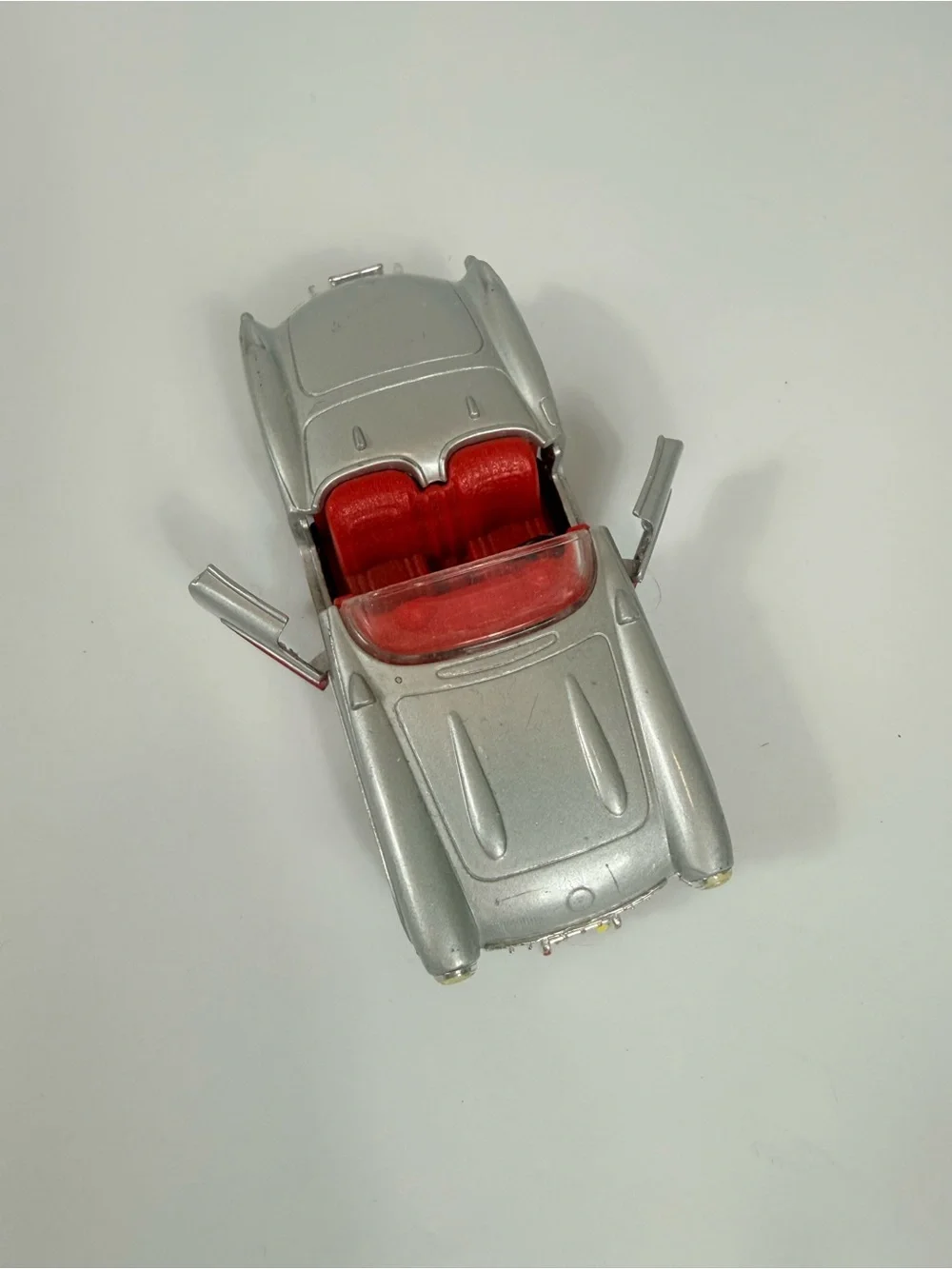 Die-Cast Retro Model Cars 1957 Maisto Chevrolet Corvette Scale 1739